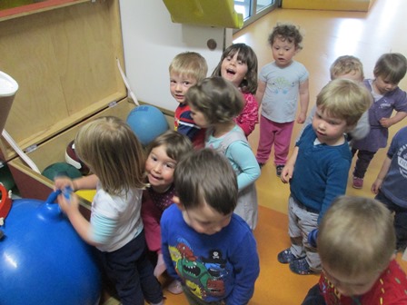 SKUPINA ROŽICE: MANIPULIRANJE Z ŽOGAMI